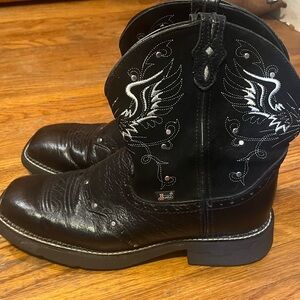 Ladies Black, Box Toed Justin Cowgirl Boots. Very good condition. Size 10